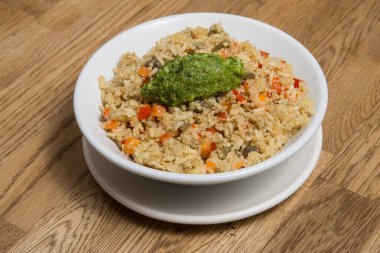 Tabbouleh salata quinoa, maydanoz ve sebze ile