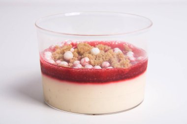 Kırbaçlanan krem meyve ve reçel ile köpük soğuk