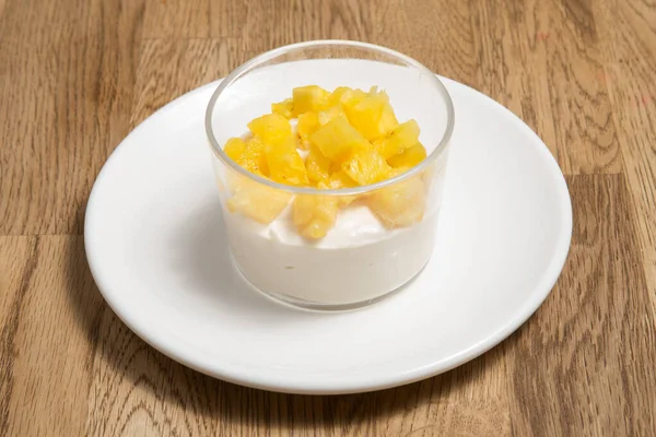 Frutta Raita Yogurt Ananas Ananas Raita Guarnito Con Pezzo Ananas — Foto Stock