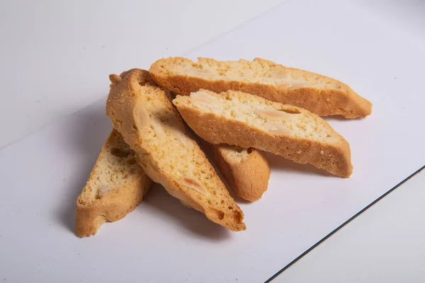 Crackers Sucrés Texturés Sur Fond Blanc Concentration Sélective — Photo
