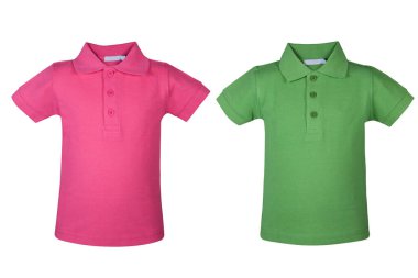 Beyaz arkaplanda izole edilmiş çocuk polo tişörtü.