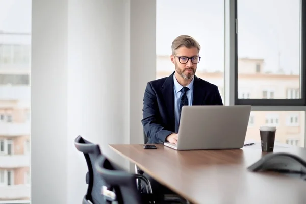 Shot Executive Businessman Sitting Office Using Laptop Work Professional Male — Photo