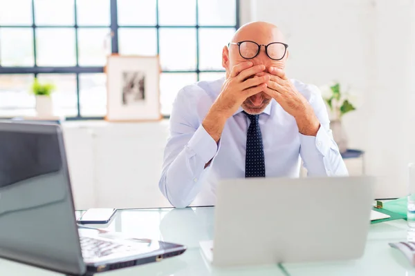 Middle Aged Businessman Holding His Head Pondering While Sitting Office — Stock Photo, Image
