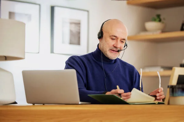 Customer Service Assistant Professional Man Wearing Headset While Sitting His — Stockfoto