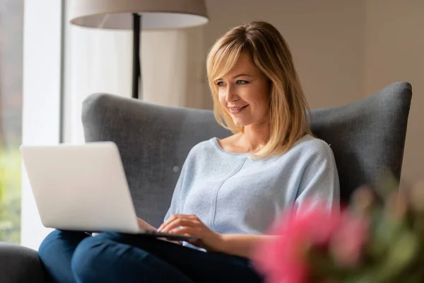 Shot Attractive Middle Aged Woman Sitting Armchair While Using Laptop — Stock Photo, Image