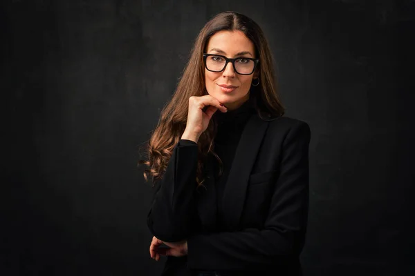 Studioporträt Einer Attraktiven Frau Mittleren Alters Mit Brille Die Blazer — Stockfoto