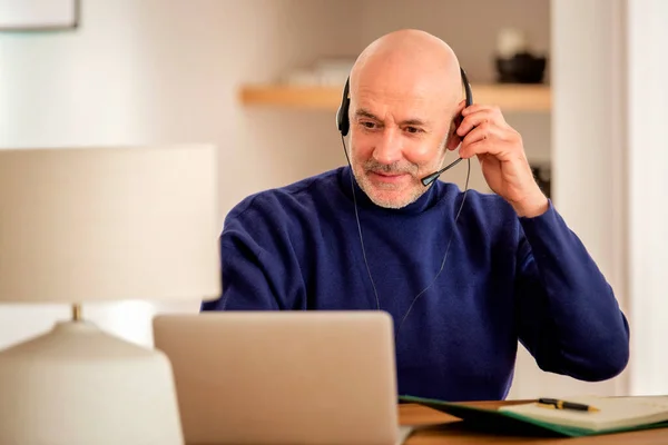 Customer Service Assistant Professional Man Wearing Headset While Sitting His — Stock Photo, Image