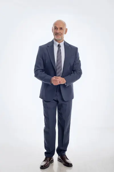 Mittelalter Geschäftsmann Anzug Und Krawatte Vor Isoliertem Hintergrund Selbstbewusster Mann — Stockfoto