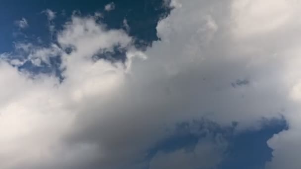 Snabba Rörelser Moln Himlen Med Deras Gradvisa Försvinnande — Stockvideo