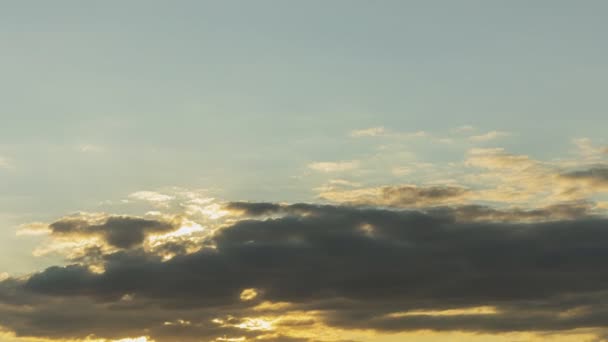 Günbatımı Gökyüzü Hareket Eden Bulutlarla Zamanlaması — Stok video