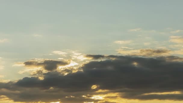 Günbatımı Gökyüzü Hareket Eden Bulutlarla Zamanlaması — Stok video