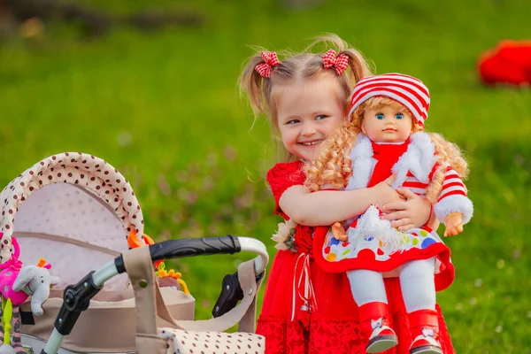 Girl Plays Doll Nature Holding Her Her Arms — Stock Photo, Image