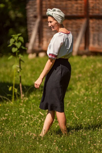 Young Woman Ukrainian National Costume Outdoors — Fotografia de Stock