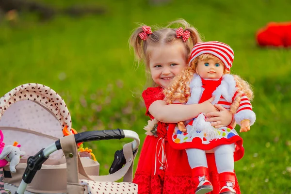 Girl Plays Doll Nature Holding Her Her Arms — Stockfoto