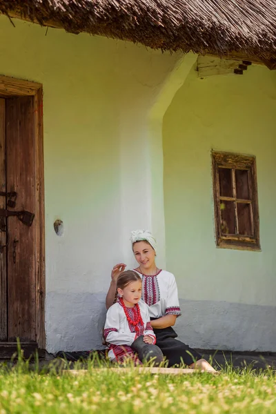 Mother Daughter Traditional Ukrainian Clothes Sitting House — Stockfoto