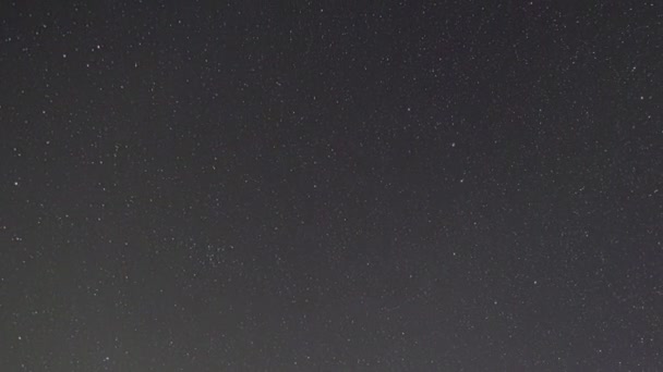 Lapso Tiempo Del Cielo Estrellado Con Nubes Por Noche — Vídeo de stock