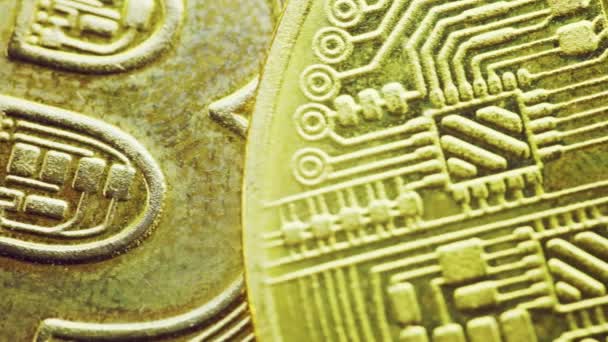 Monedas Bitcoin Encuentran Billete Dólar Primer Plano — Vídeos de Stock