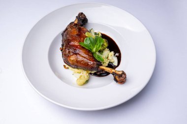 Rooster on wine with mashed potatoes and carrots