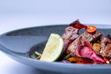 Patates ve sebze ile sığır eti