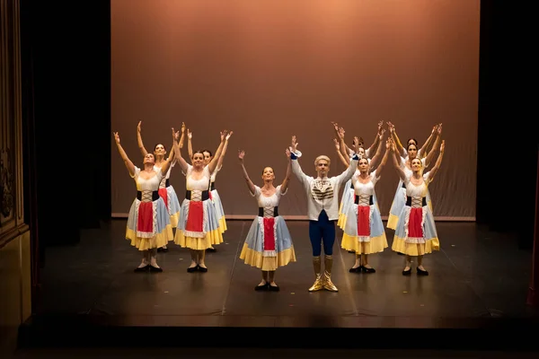 Faro Portugal Julio 2022 Grupo Danza Contemporánea Interpretando Número Histórico —  Fotos de Stock