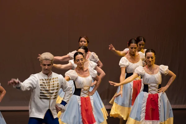 Faro Portugal Juli 2022 Zeitgenössische Tanzgruppe Die Eine Reihe Historischen — Stockfoto
