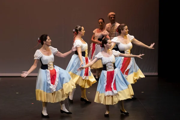 Φαρο Πορτογαλια Ιουλιου 2022 Συγκρότημα Σύγχρονου Χορού Στο Ιστορικό Θέατρο — Φωτογραφία Αρχείου