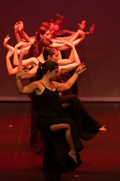 Faro Portugalia Lipiec 2022 Zespół Tańca Współczesnego Wykonujący Numer Taneczny — Zdjęcie stockowe