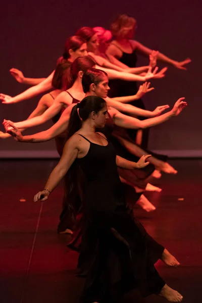 Faro Portugal 16Th July 2022 Сучасна Танцювальна Група Виконує Танцювальний — стокове фото