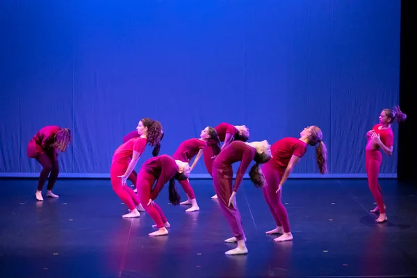 Faro Portugal Juli 2022 Samtida Dansgrupp Som Framför Ett Dansnummer — Stockfoto