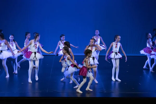 Faro Portugal 16Th Juli 2022 Unga Barn Dansar Grupp Utför — Stockfoto