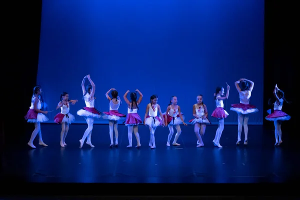 Фаро Португаль Июля 2022 Года Детская Танцевальная Группа Исполняющая Летний — стоковое фото
