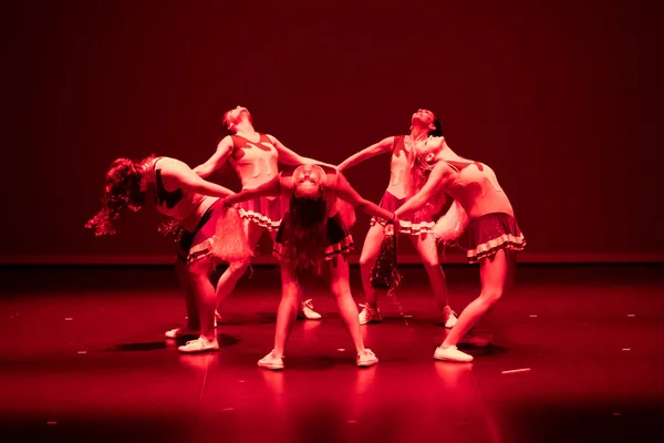 Faro Portugalia Lipiec 2022 Zespół Tańca Współczesnego Wykonujący Numer Taneczny — Zdjęcie stockowe