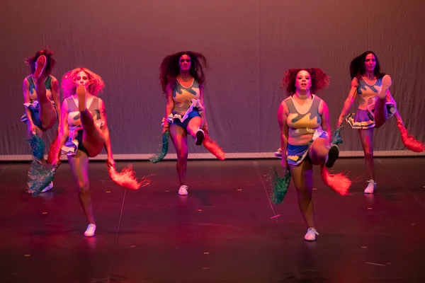 Φαρο Πορτογαλια Ιουλιου 2022 Σύγχρονη Χορευτική Ομάδα Που Παρουσιάζει Χορευτικό — Φωτογραφία Αρχείου