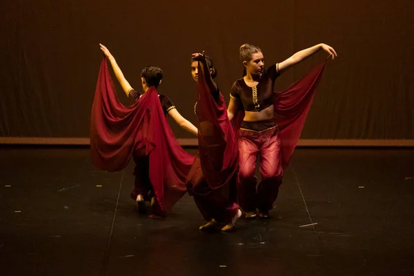 Faro Portugal 2022年7月16日 当代舞蹈团在葡萄牙法罗市的Lethes剧院表演舞曲 — 图库照片