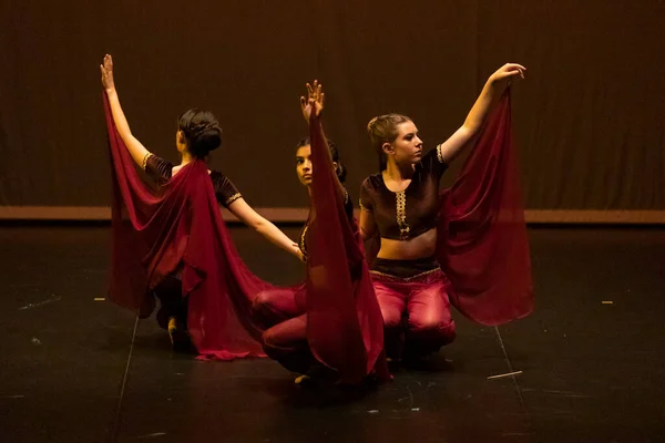 Faro Portugal 2022年7月16日 当代舞蹈团在葡萄牙法罗市的Lethes剧院表演舞曲 — 图库照片
