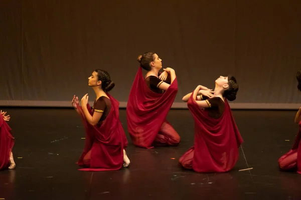 Faro Portugal Julio 2022 Grupo Danza Contemporánea Interpretando Número Danza —  Fotos de Stock