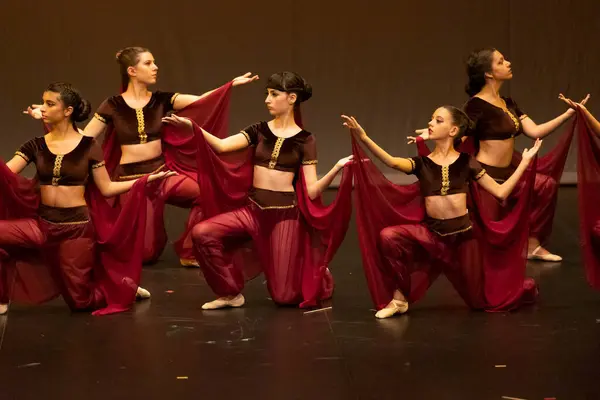 Faro Portugal Juli 2022 Zeitgenössische Tanzgruppe Die Eine Tanznummer Historischen — Stockfoto