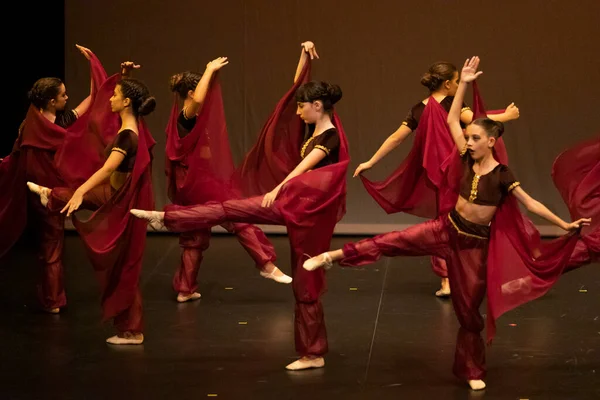 Faro Portugal Julio 2022 Grupo Danza Contemporánea Interpretando Número Danza — Foto de Stock