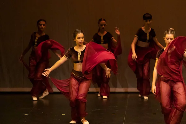 Faro Portugal Juli 2022 Zeitgenössische Tanzgruppe Die Eine Tanznummer Historischen — Stockfoto