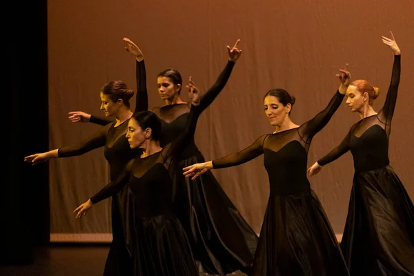 Faro Portugalia Lipiec 2022 Zespół Tańca Współczesnego Wykonujący Numer Historycznym — Zdjęcie stockowe