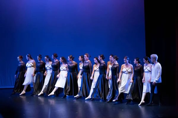 Faro Portugal Juli 2022 Zeitgenössische Tanzgruppe Die Eine Reihe Historischen — Stockfoto