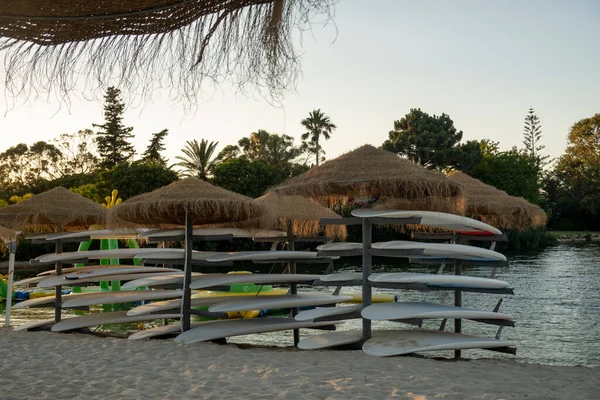 Paddle Boards Apilados Balneario Quinta Lago Algarve Portugal — Foto de Stock