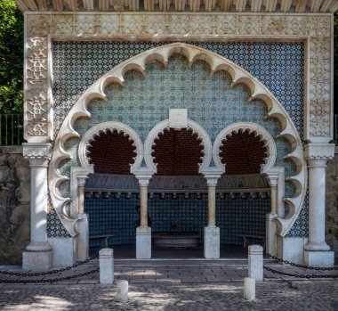 1922 'de Portekiz' in Sintra şehrinde inşa edilmiş çok detaylı bir bozkır çeşmesi..