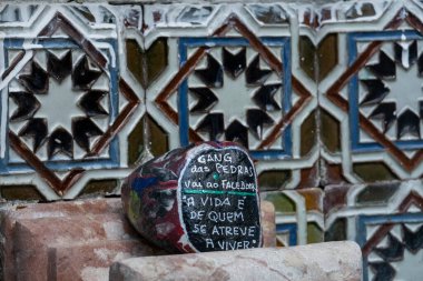 Portekiz 'in Sintra köyündeki Biester parkında bulunan renkli taşlı güzel romantik azulejo sanat eserleri..