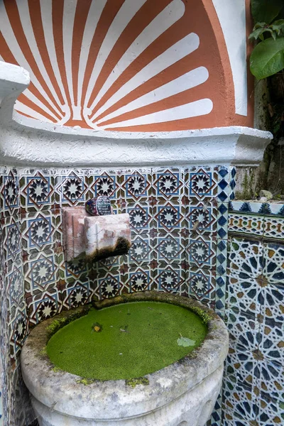Piękna Romantyczna Fontanna Azulejo Położona Parku Biester Wiosce Sintra Portugalia — Zdjęcie stockowe