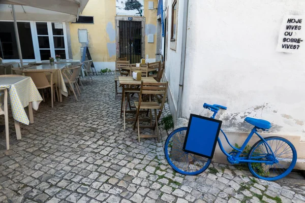 シントラ ポルトガル 2022年6月27日 レストランやお土産など様々な事業を持つシントラ村の狭い通り — ストック写真