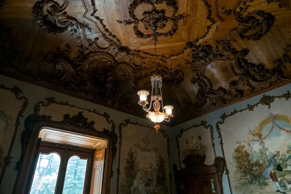 Sintra Portugal 2022年6月28日 位于葡萄牙辛特拉的一座建于19世纪末的公园和花园宫殿 美丽的标志性建筑昆塔 雷加列拉宫殿内部的细节和房间 — 图库照片