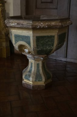 MAFRA, PORTUGAL - 29 HAZİRAN 2022: Portekiz 'deki Mafra Manastırı' nın kutsal su kaynağına yakın görüş.