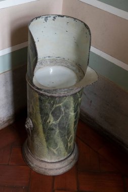 MAFRA, PORTUGAL - 29 HAZİRAN 2022: Eski bir idrarın yakın görüntüsü.