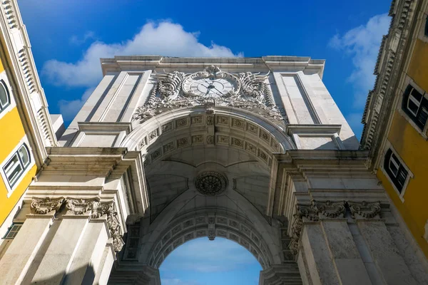 Widok Słynny Zabytkowy Łuk Ulicy Augusta Popularnej Atrakcji Turystycznej Lizbonie — Zdjęcie stockowe